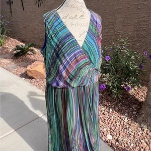 Beautiful multicolored maxi dress with lining . Free flowing.
